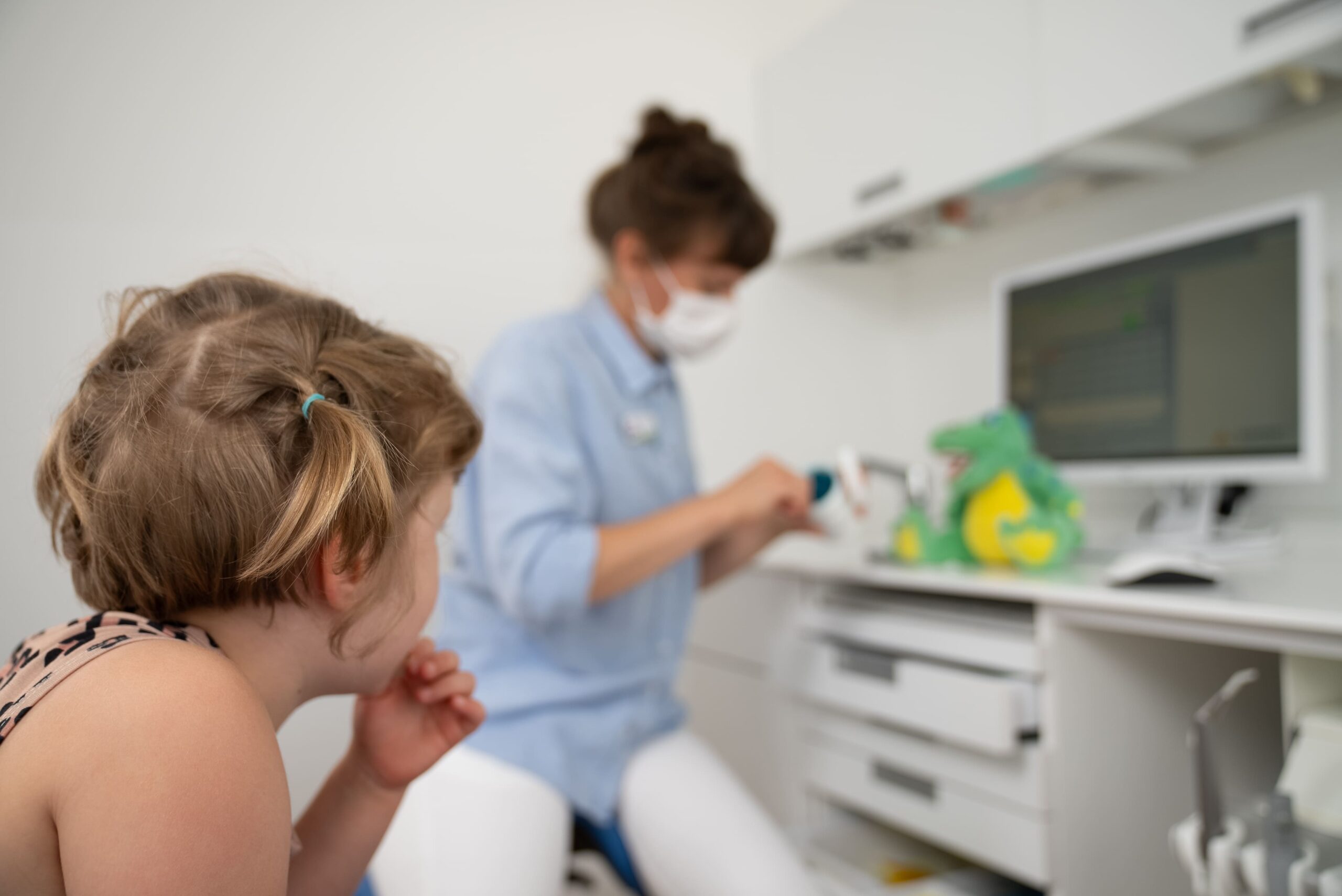 Wie Sie Zahnfehlstellungen von Schnuller- und Daumenlutschen vermeiden