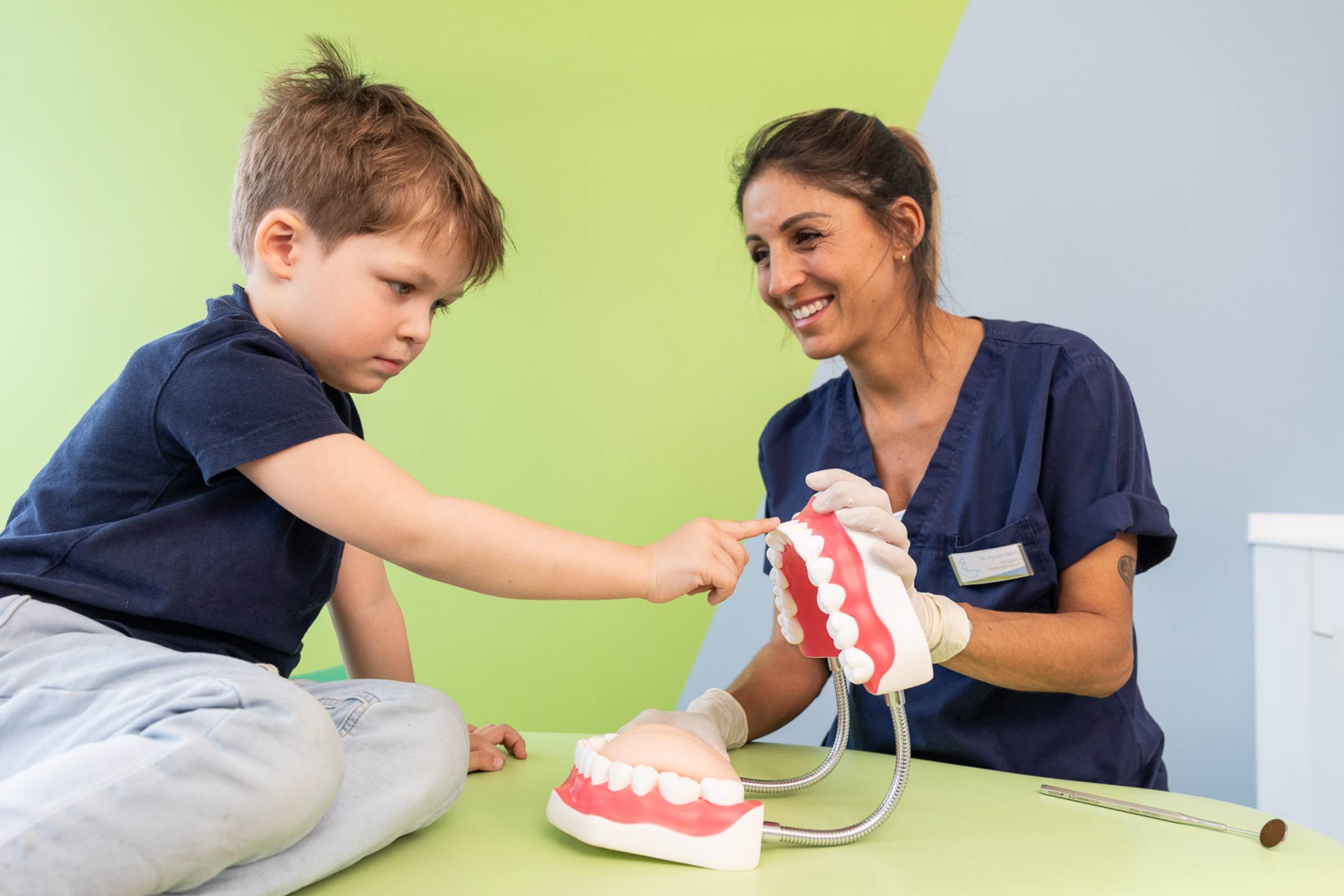 Kinderzahnarztpraxis München – warum ein normaler Zahnarzt für Kinder oft nicht ausreicht